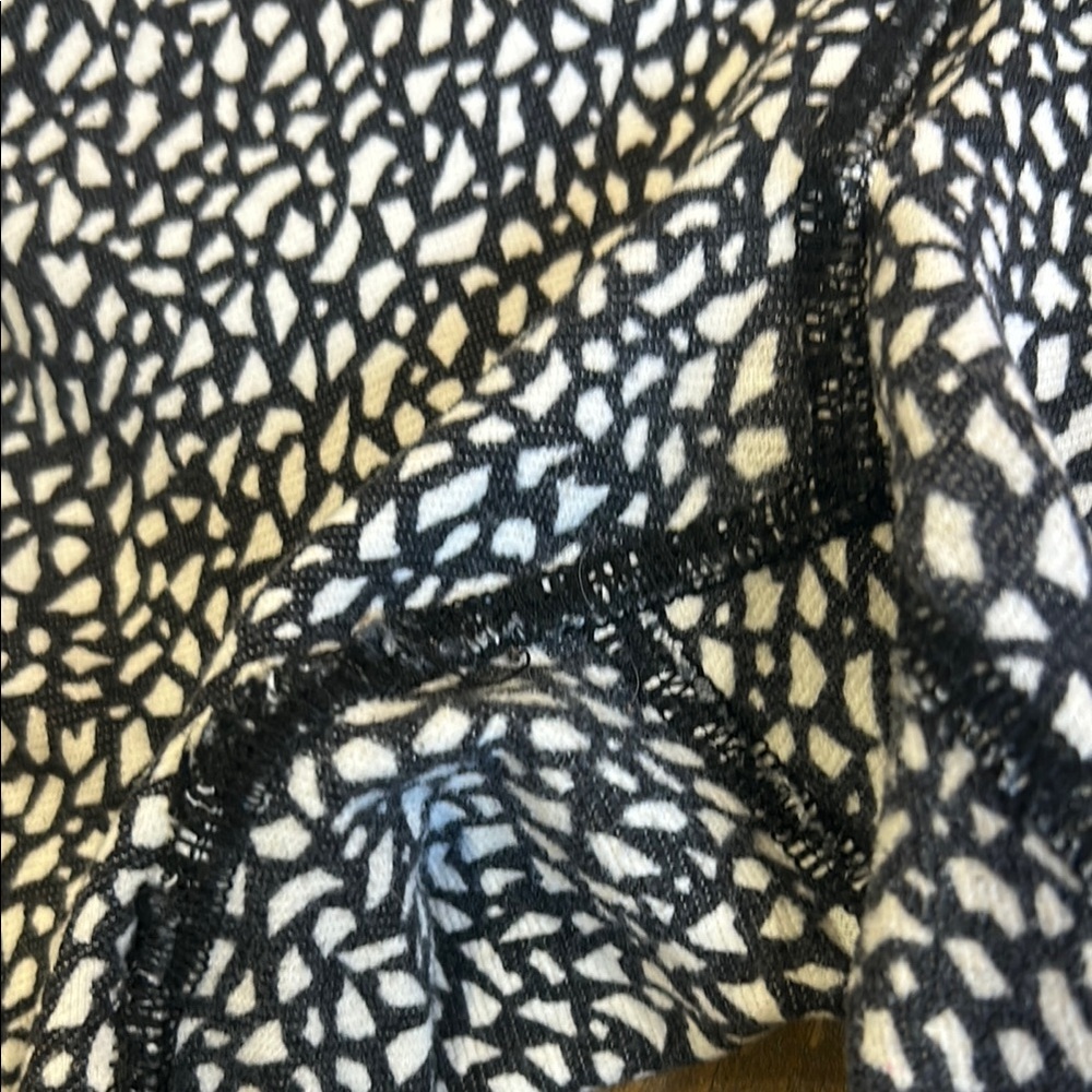 Lululemon Athletica Black & White Patterned Leggings - Picture 12 of 13
